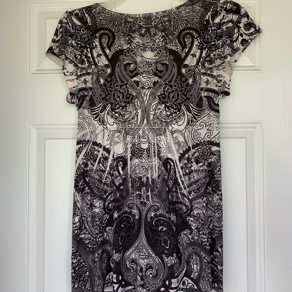 One World Sublimation V-Neck Top -size Medium - Picture 5 of 5